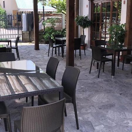 Albergo Antica Lanterna Кастельнуово-ди-Гарфаньяна Экстерьер фото