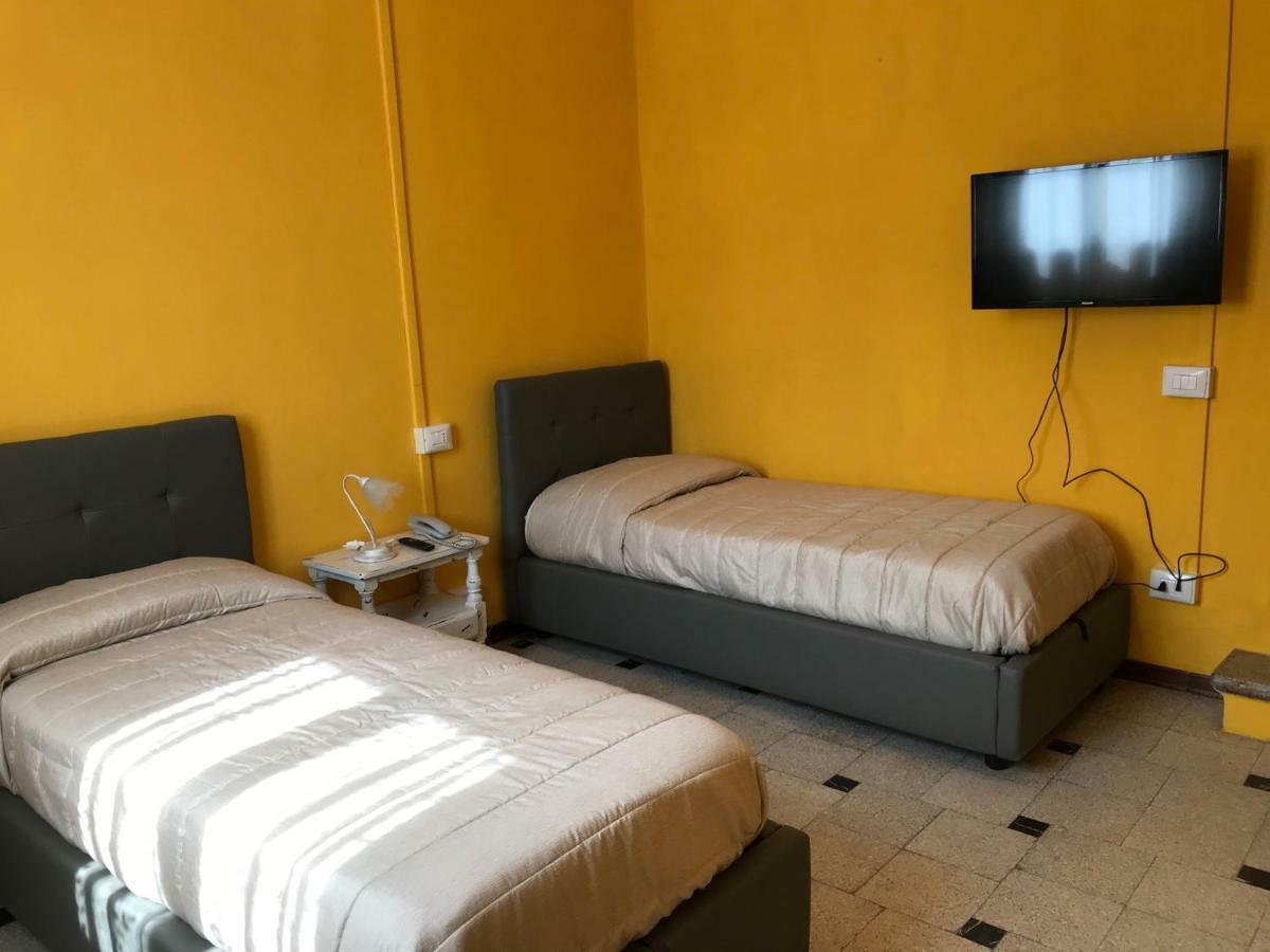 Albergo Antica Lanterna Кастельнуово-ди-Гарфаньяна Экстерьер фото